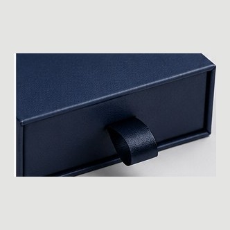 Ribbon pull tab
